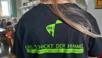 T-Shirtaufdruck: Uns schickt der Himmel, Die Sozialaktion des BDKJ in Deutschland